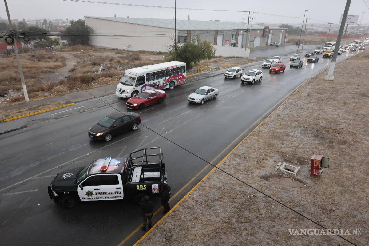 $!Elementos de diversas corporaciones brindando apoyo a conductores en puntos críticos.