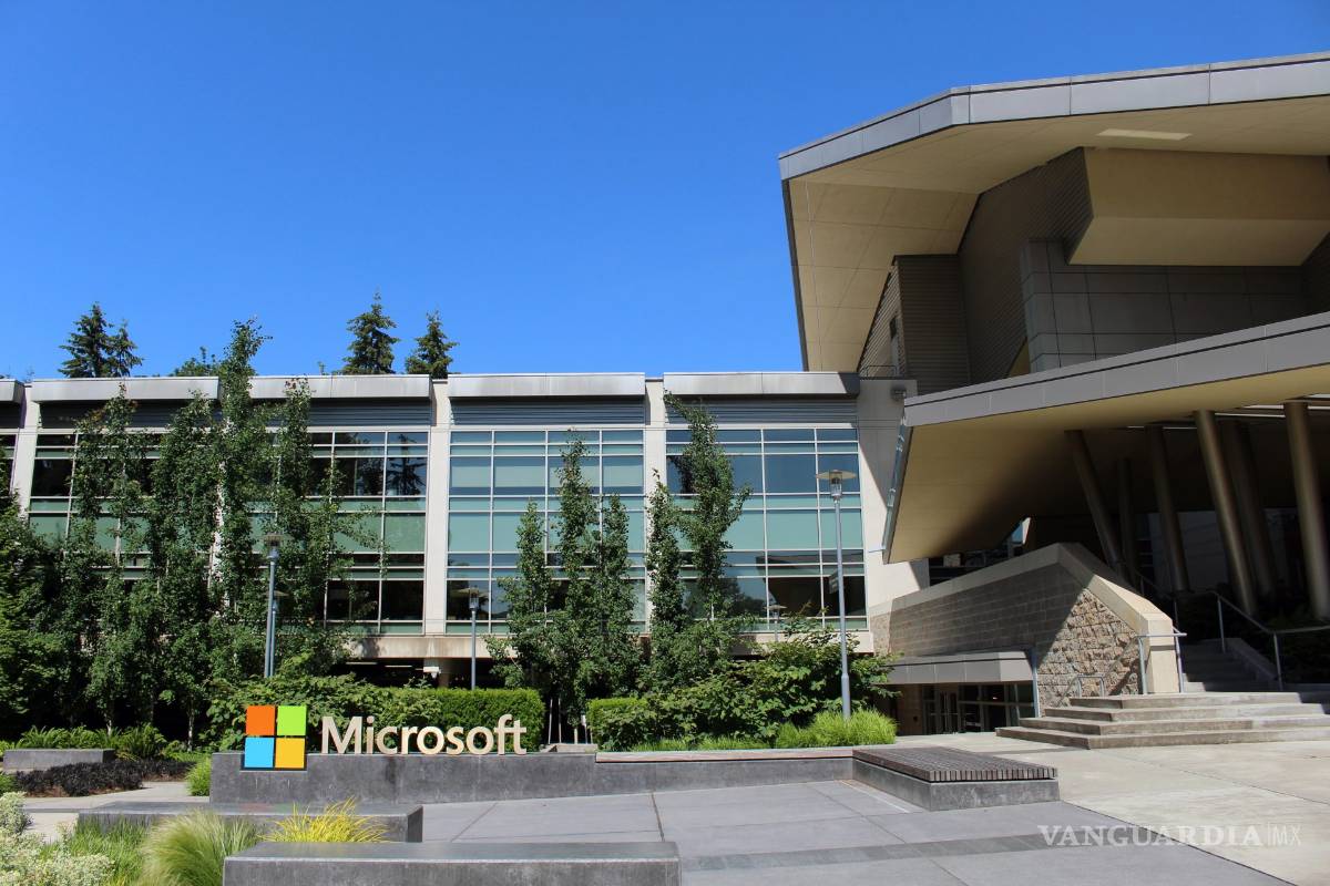 Microsoft se alinea con Google y pide regular la inteligencia artificial