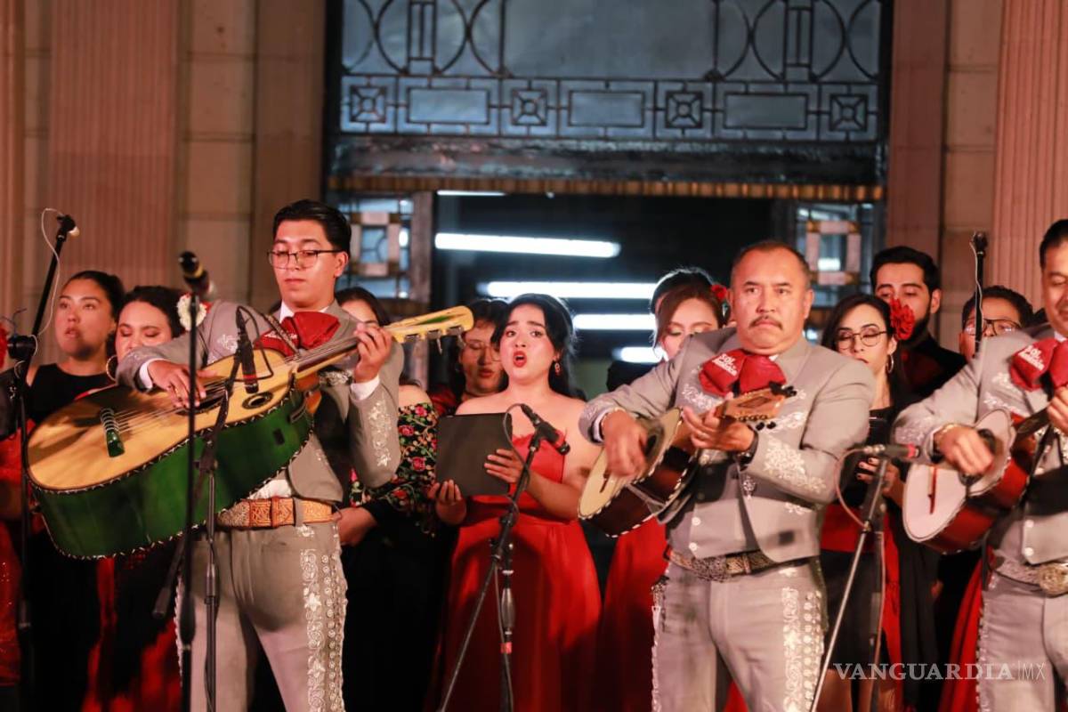 $!La fusión entre la música de mariachi y la lírica operística marcó el inicio formal de la cartelera cultural de septiembre en la capital de Coahuila.