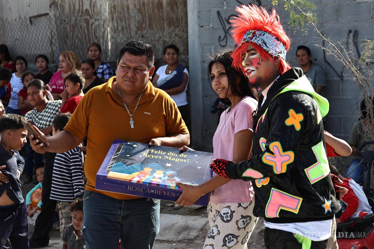 $!El conductor de la Ruta Express cumplió cuatro años consecutivos repartiendo alegría en colonias vulnerables de Ramos Arizpe.