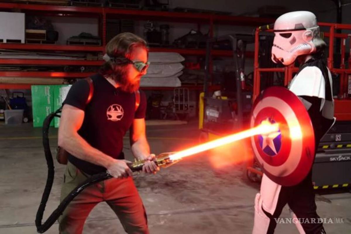 Star Wars: ¡Crean el primer sable de luz real!... es capaz de cortar el acero (video)