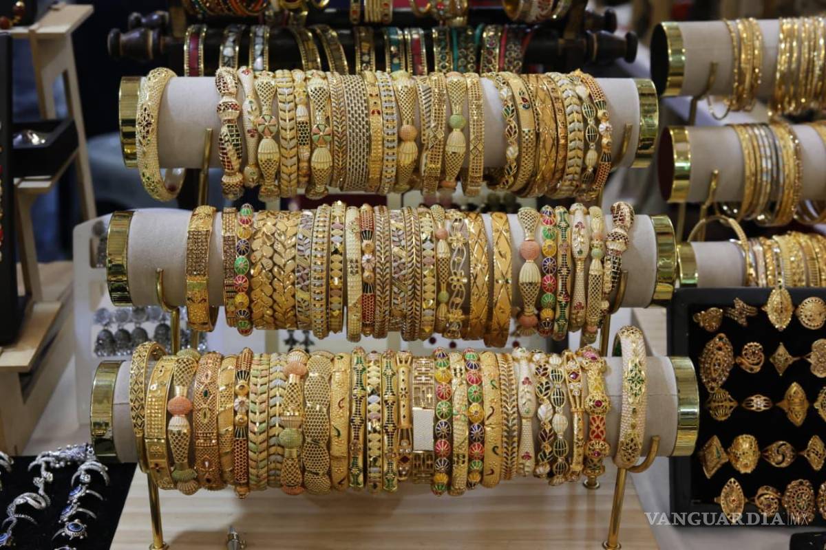 $!Piezas de joyería, textiles de Oaxaca y cajas de Olinalá forman parte de la oferta cultural en Canacintra Saltillo.