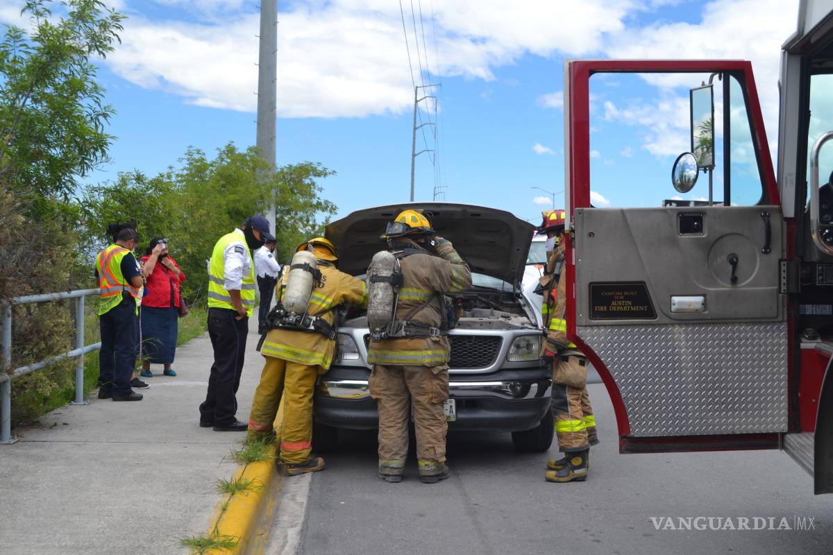 Controlan un conato de incendio en camioneta