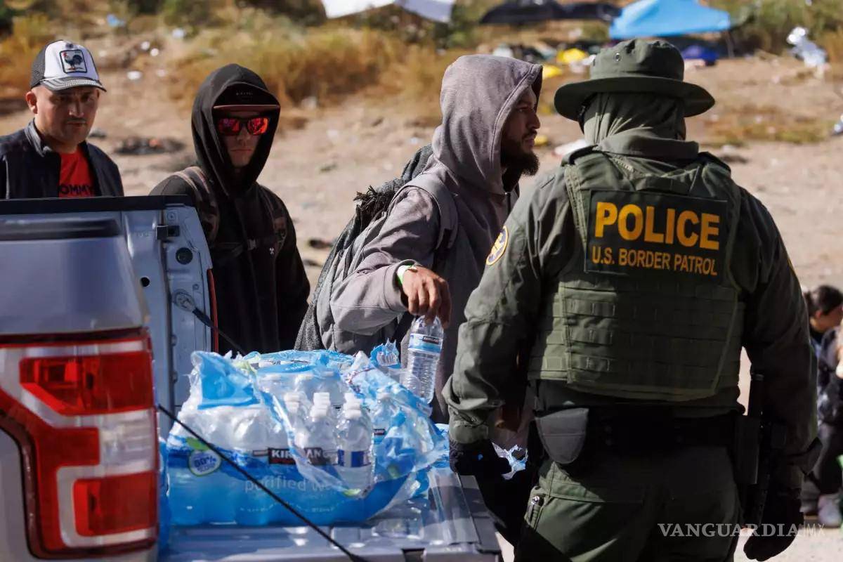 $!El gobierno de Joe Biden recibe cada vez más críticas por la gestión de la situación fronteriza y los migrantes.