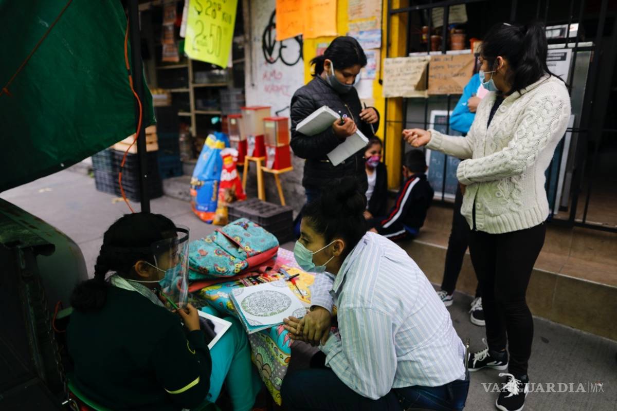 Tortillería en CDMX se convierte en salón de clases para que 50 niños tomen sus clases a distancia