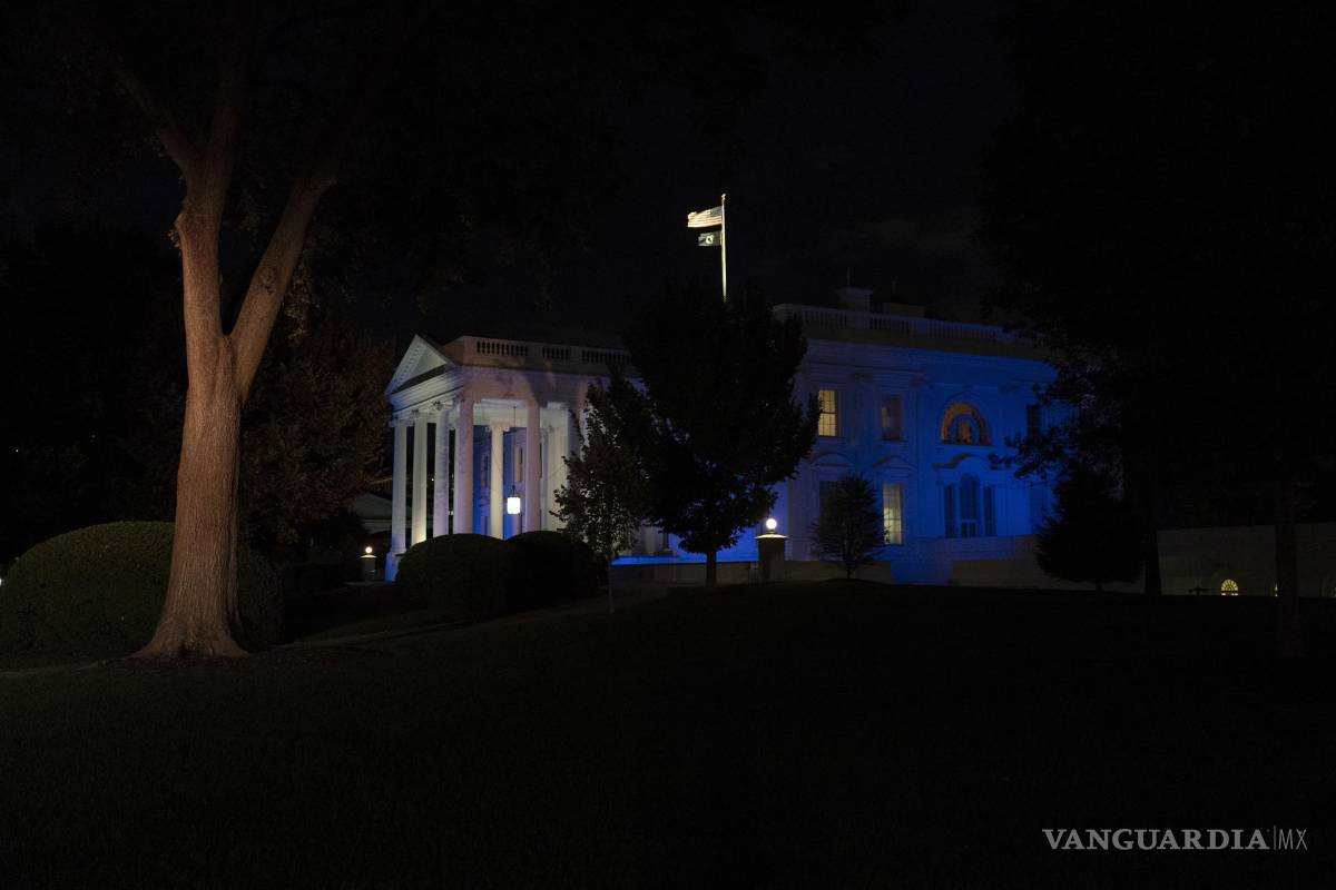 Edificios emblemáticos en varias ciudades del mundo muestran su apoyo a Israel con los colores de su bandera tras ser atacado por Hamas