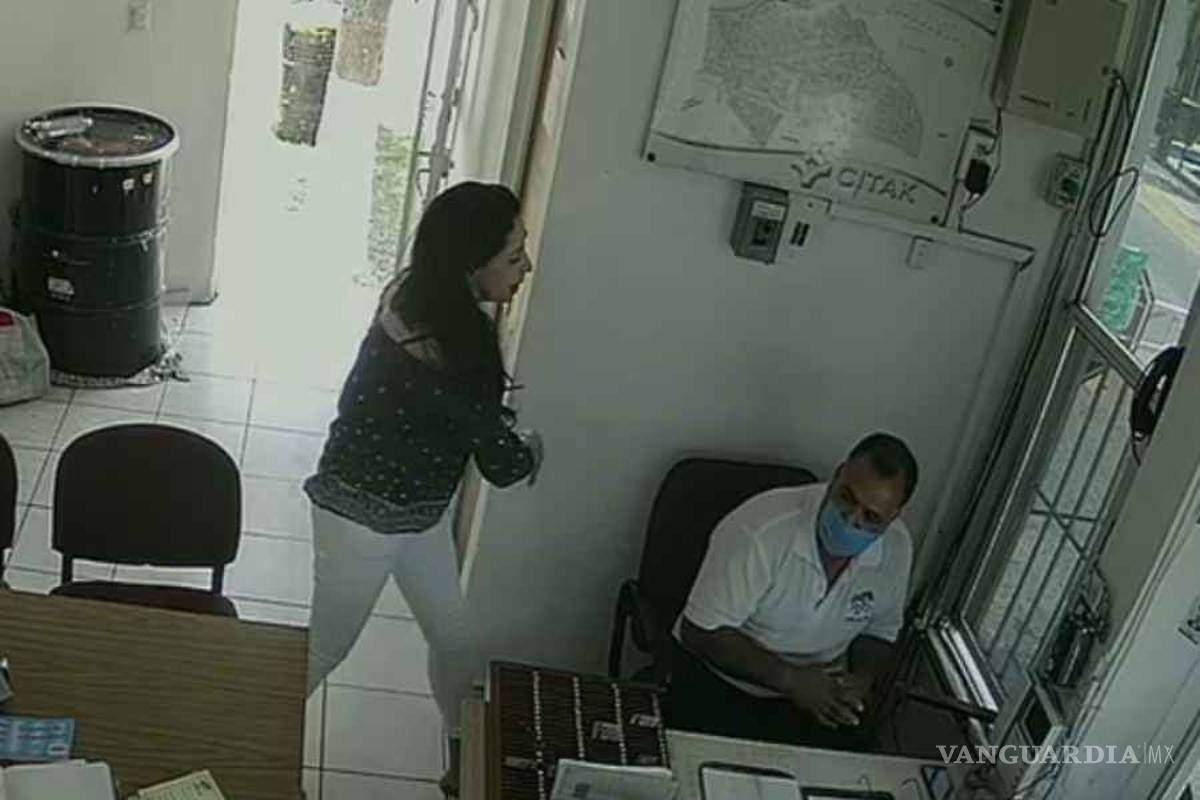 Ex funcionaria golpea a vigilantes por no dejar pasar gente a su fiesta