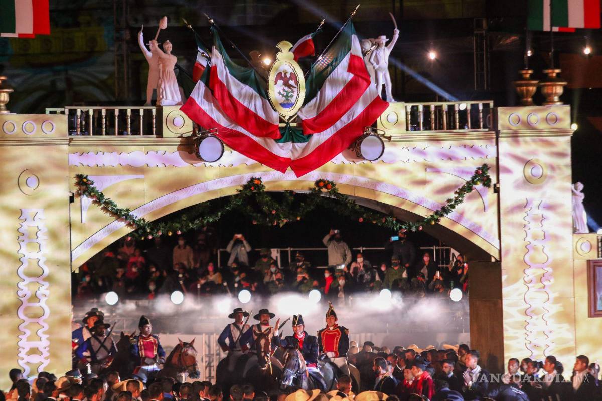 $!Con un espectáculo multidisciplinario que incluyo actuación, luces, sonido, juegos pirotécnicos y baile se realizó en el Zócalo, La Grandeza de México, como parte de los festejos de los 200 años de la Independencia de México. Cuartoscuro/Moisés Pablo
