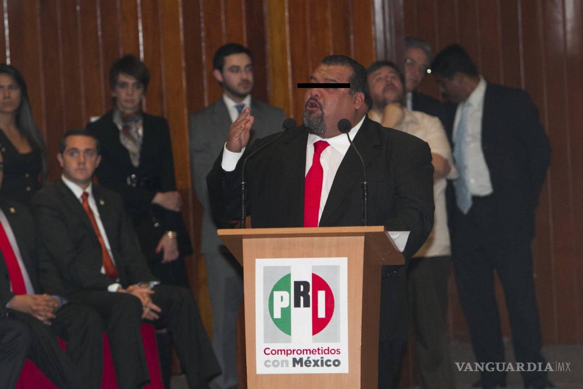 $!Cuauhtémoc Gutiérrez de la Torre, ex líder capitalino del PRI, por elementos de la Fiscalía General de Justicia de la Ciudad de México en cumplimento de una orden aprensión por los delitos de trata de personas en la modalidad de explotación sexual. FOTO: GUILLERMO PEREA /CUARTOSCURO