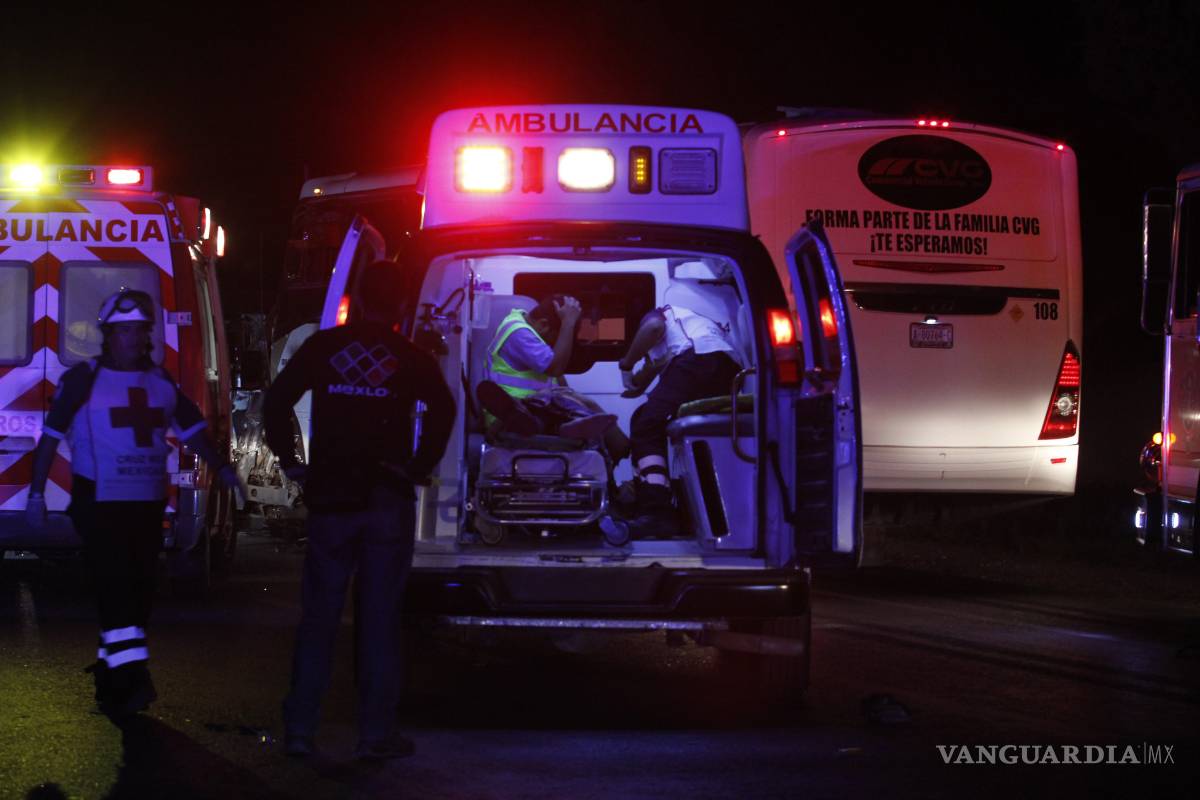 $!Mueren 4 personas en choque frontal de camiones de transporte, en la carretera Saltillo-Zacatecas