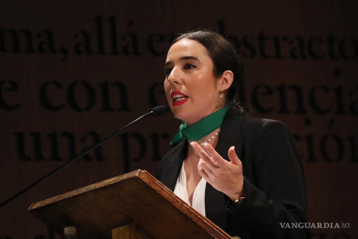 $!La coordinadora nacional de REDefine México, Cristina Santana, habla durante una rueda de prensa en la que se presentó el nuevo estudio en Ciudad de México.