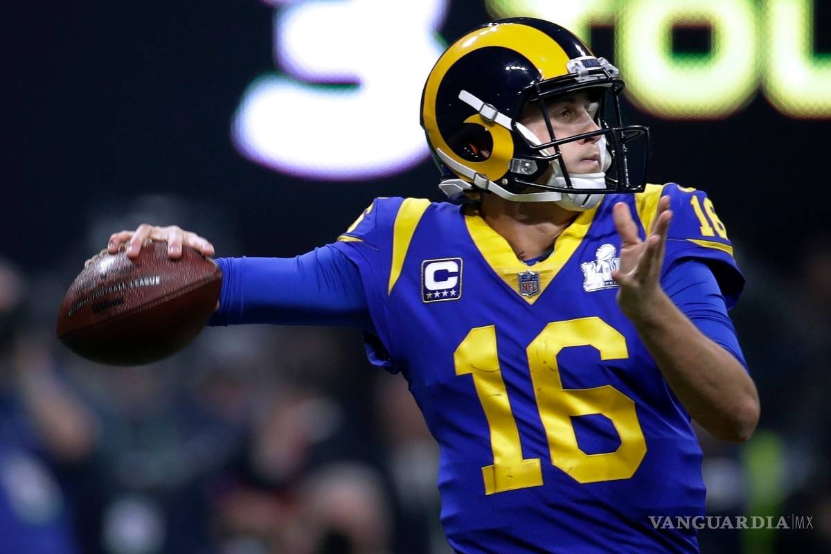 Jared Goff estará un año más con los Rams de los Ángeles