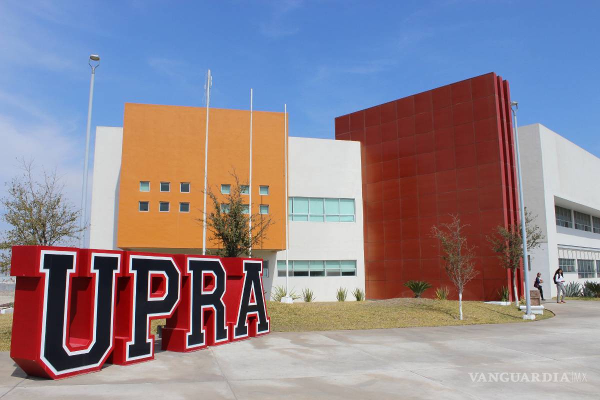 Ofrecen becas a trabajadores para cursar carrera profesional