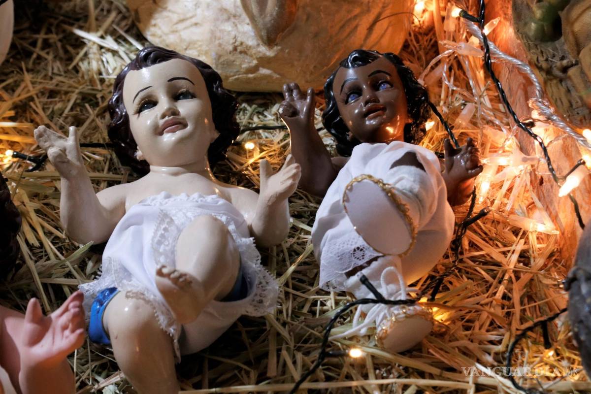 $!Desde que comenzó la pandemia en 2020, la señora Martha asegura que decidieron cambiar la dinámica de los padrinos y que en vez de dulces donaran artículos para armar despensas.