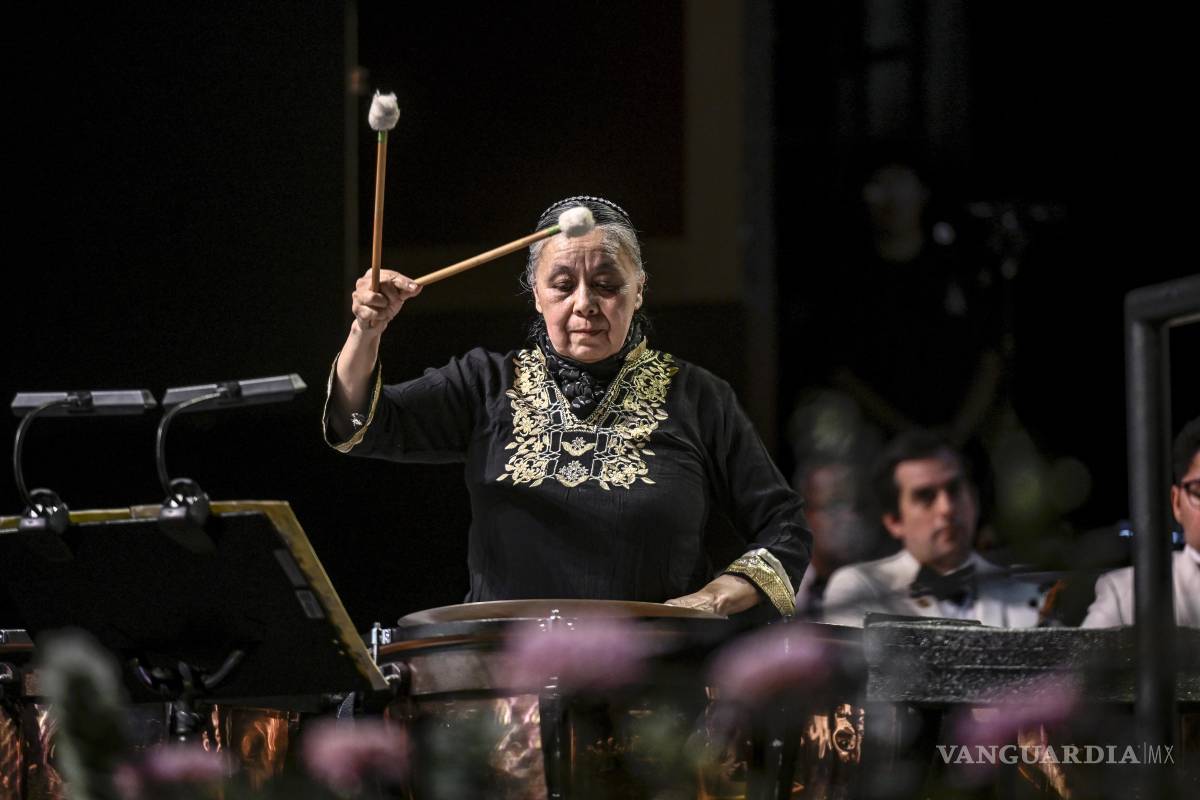 $!Concierto para Timbales y Cuerdas de la Orquesta Filarmónica del Desierto, con la participación de la solista Gabriela Jiménez.
