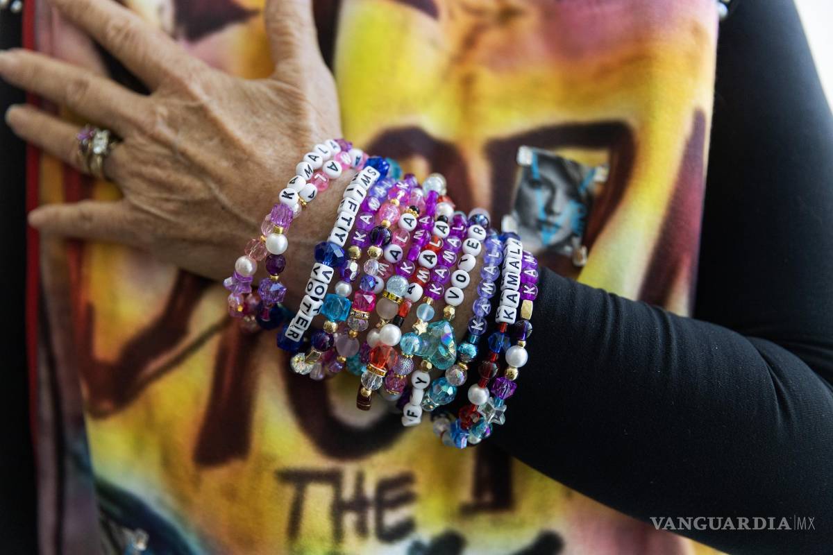 Taylor Swift estuvo presente en las muñecas de los asistentes a la Convención Demócrata