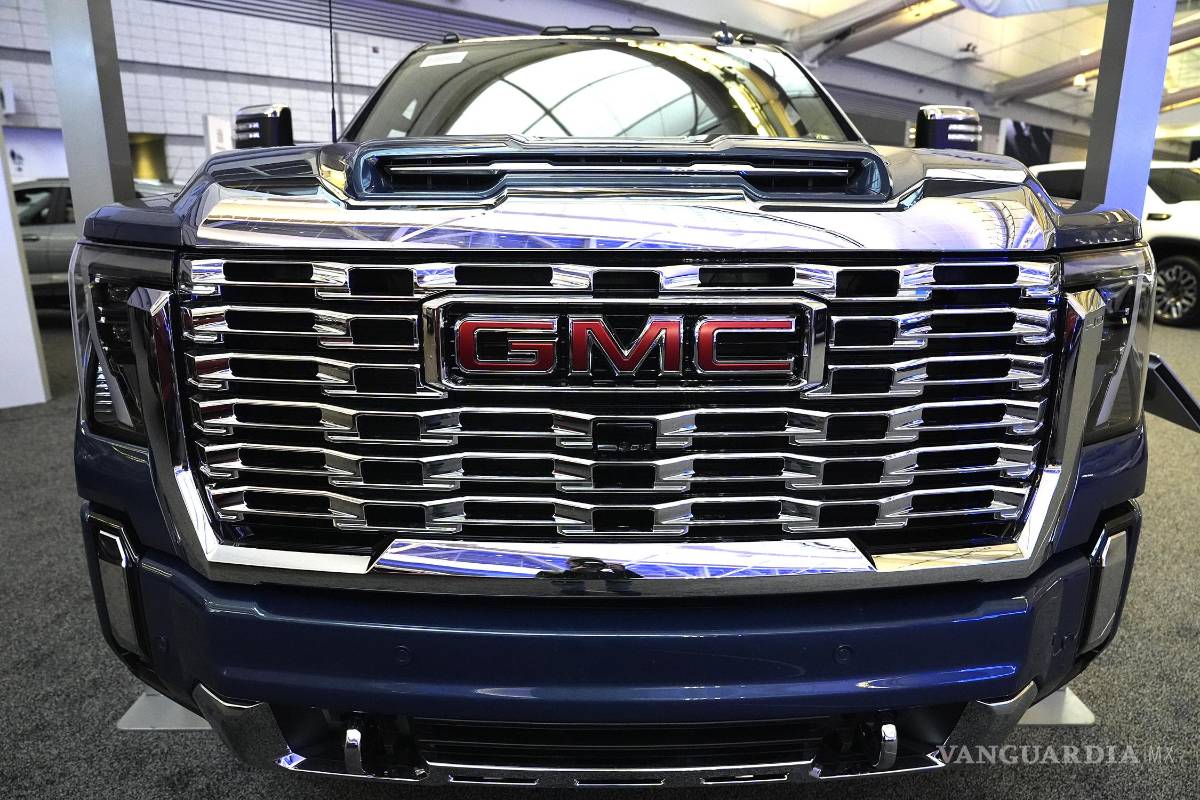 Las acciones de automotrices caen tras aranceles de Donald Trump; Tesla logra mantenerse