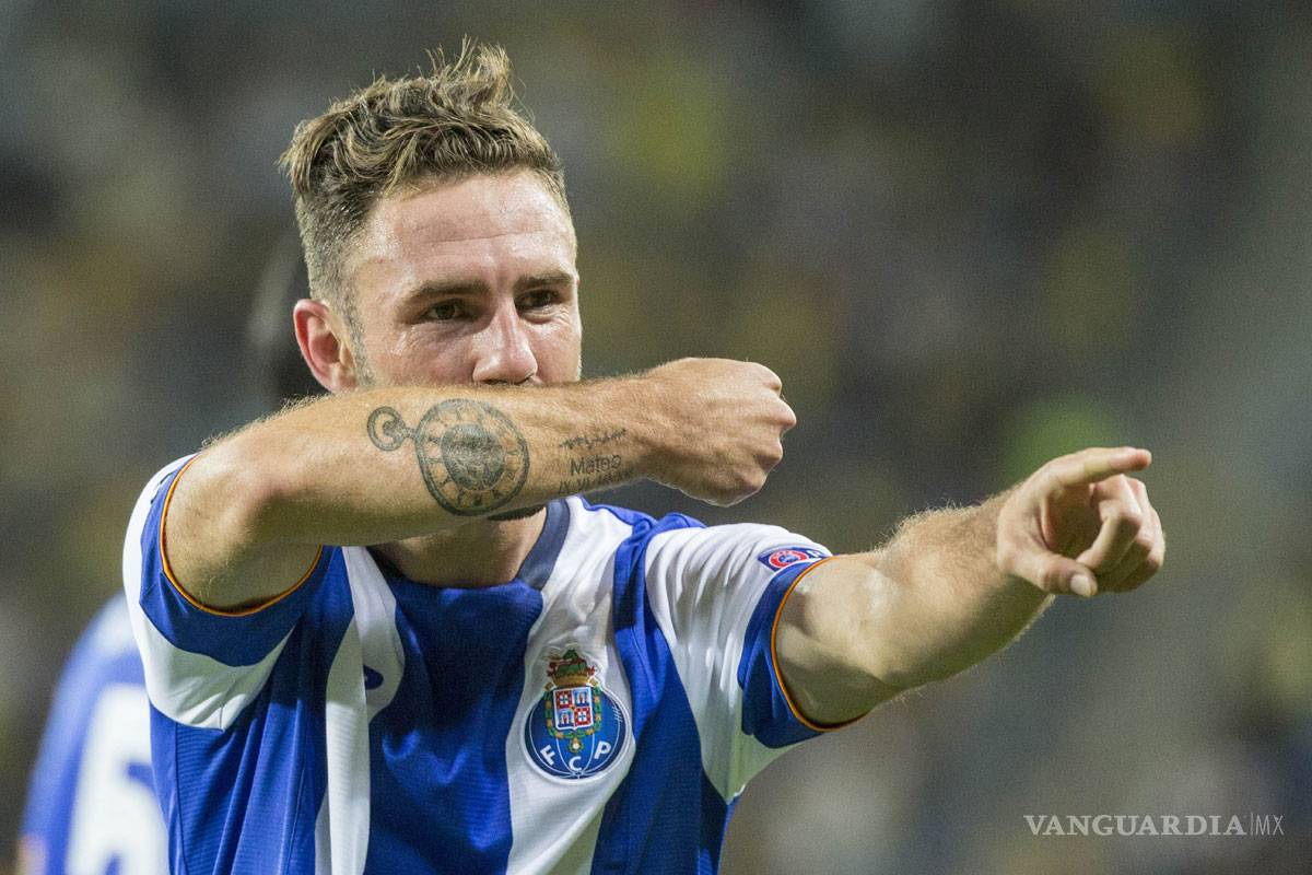 Miguel Layún, en plan goleador con el Porto
