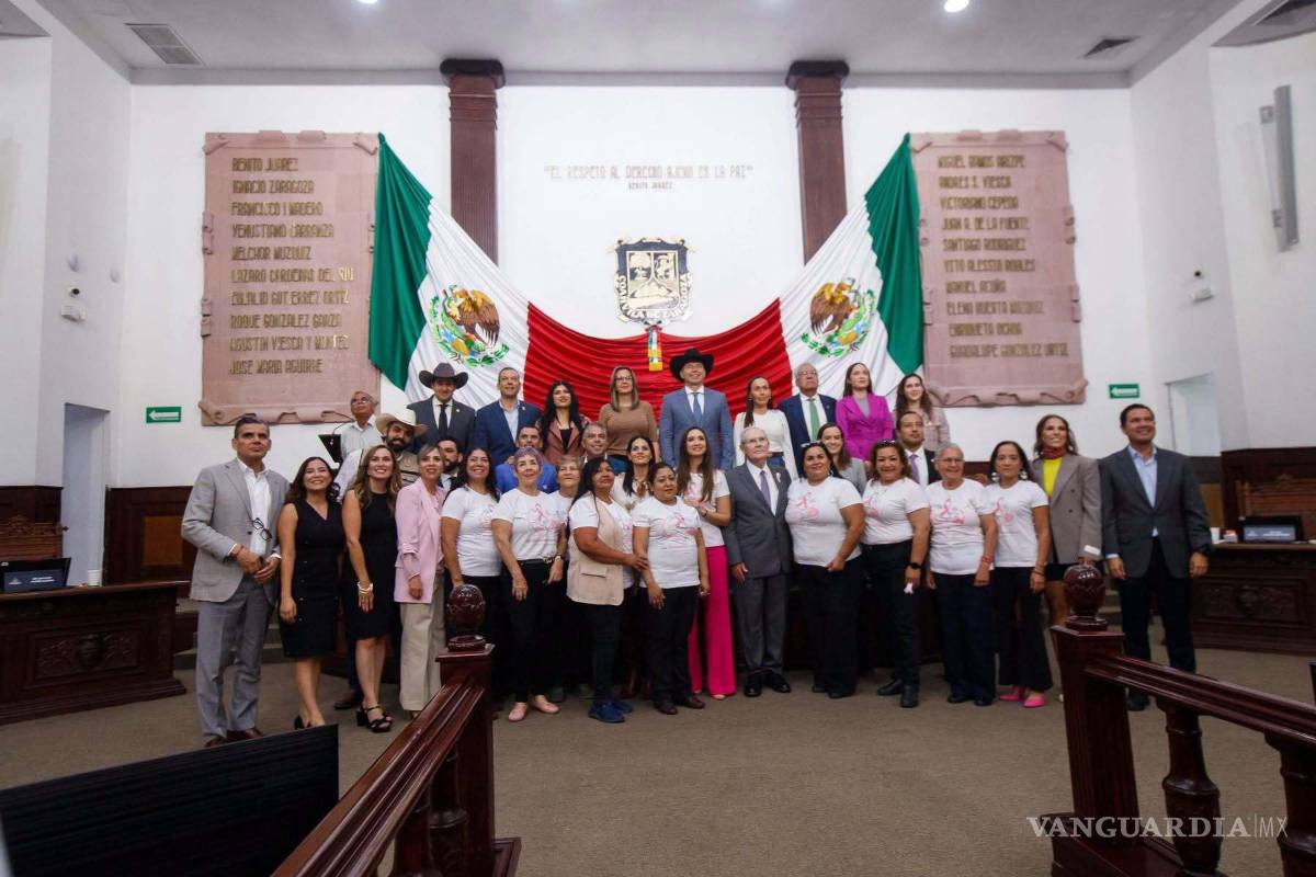 $!Integrantes de Guerreras por la Vida, grupo de Ramos Arizpe, acudieron al Congreso de Coahuila en el marco del mes de sensibilización del cáncer de mama.