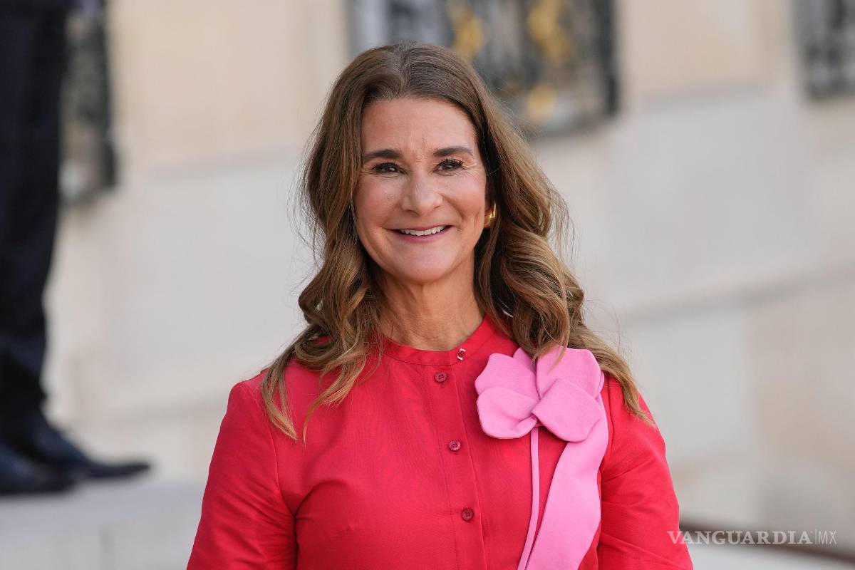 $!Melinda French Gates, copresidenta de la Fundación Bill y Melinda Gates, sonríe al salir el 23 de junio de 2023 del Palacio del Elíseo en París.