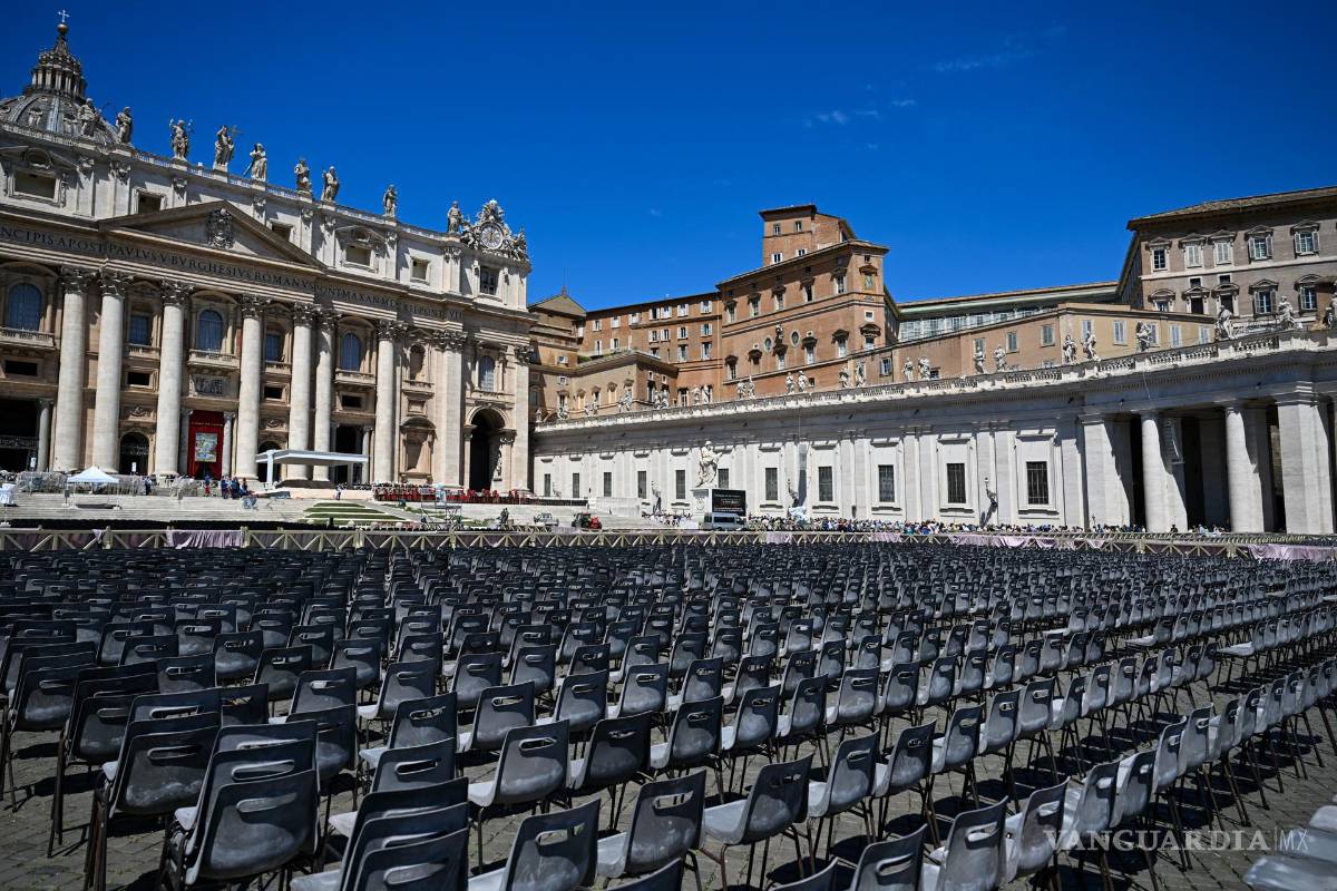 $!Preparativos para la celebración que marca el inicio oficial del pontificado del Papa León XIV el 18 de mayo es una liturgia solemne en la Plaza de San Pedro.