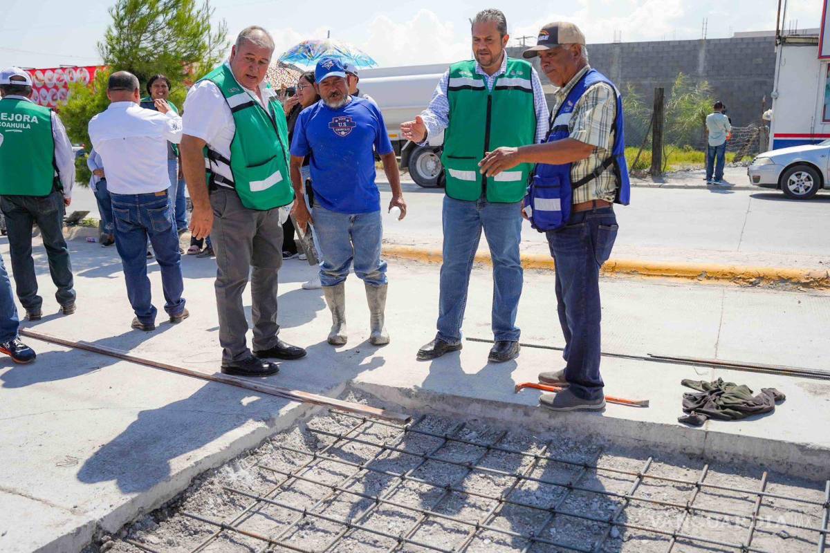 $!Cuadrillas municipales realizaron trabajos de bacheo en zonas urbanas y rurales.