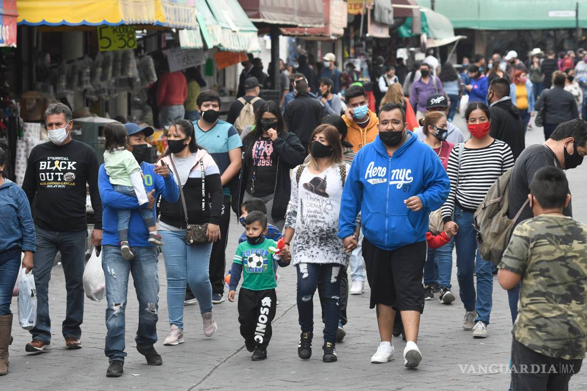 Salen saltillenses 'en estampida' a compras del Buen Fin, sin respetar las medidas de sanidad