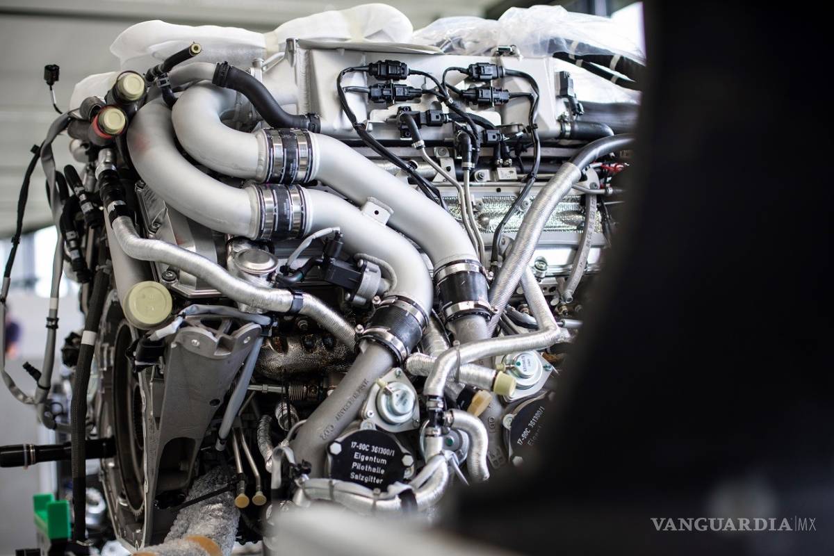 $!Bugatti fabrica el Chiron número 200 y lo celebra con un modelo especial