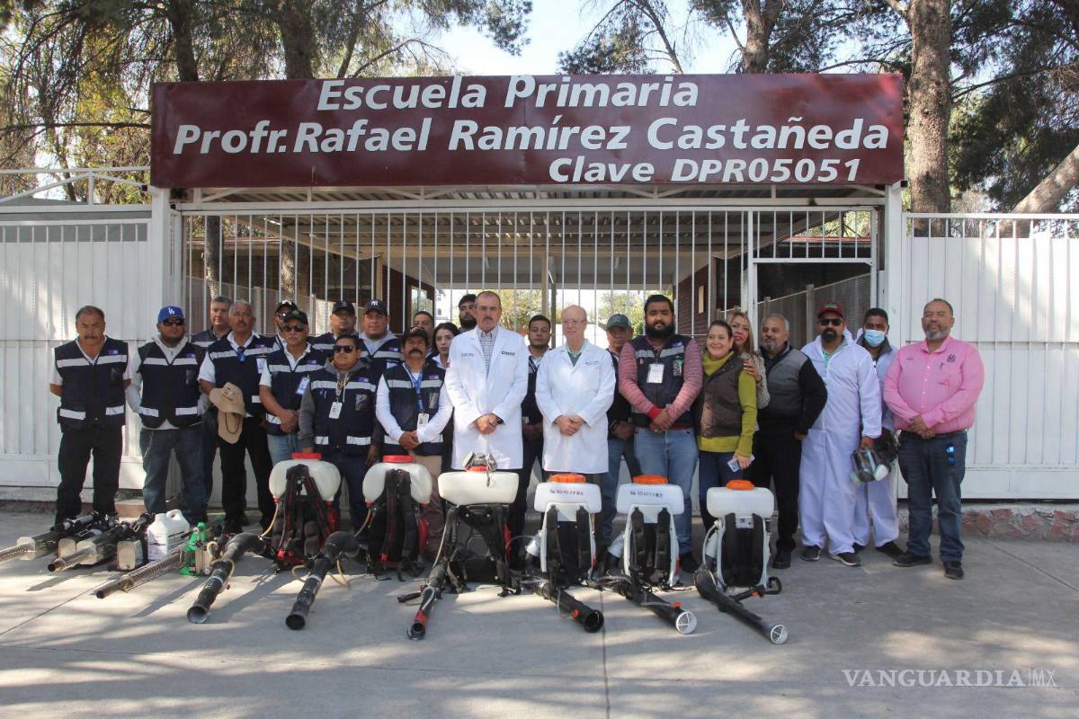 $!La campaña de fumigación dio inicio en la Primaria “Profr. Rafael Ramírez Castañeda”.