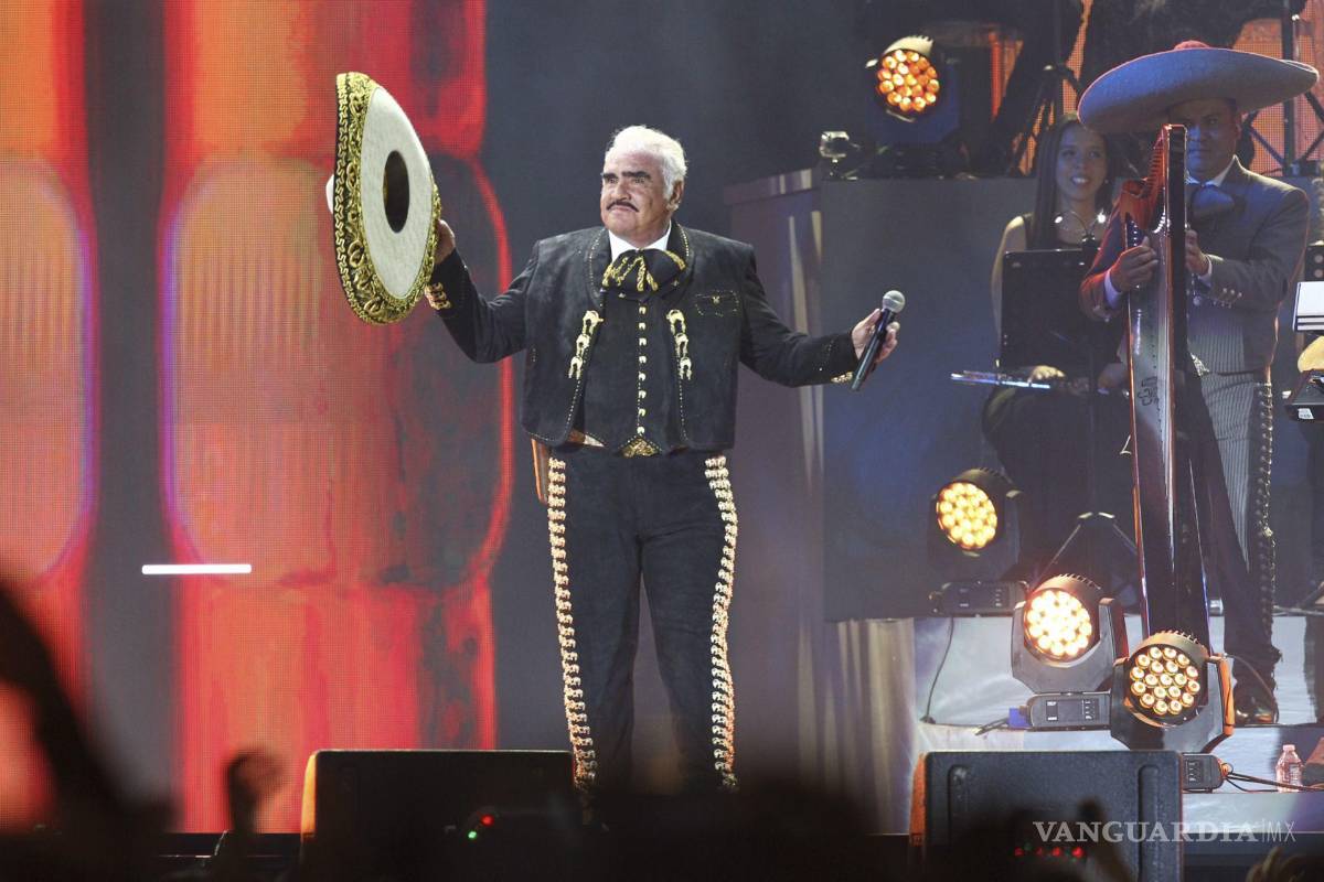 $!El cantante de música ranchera Vicente Fernández se despidió de los escenarios, con un concierto en el Estadio Azteca llamado “Un Azteca en el Azteca”,