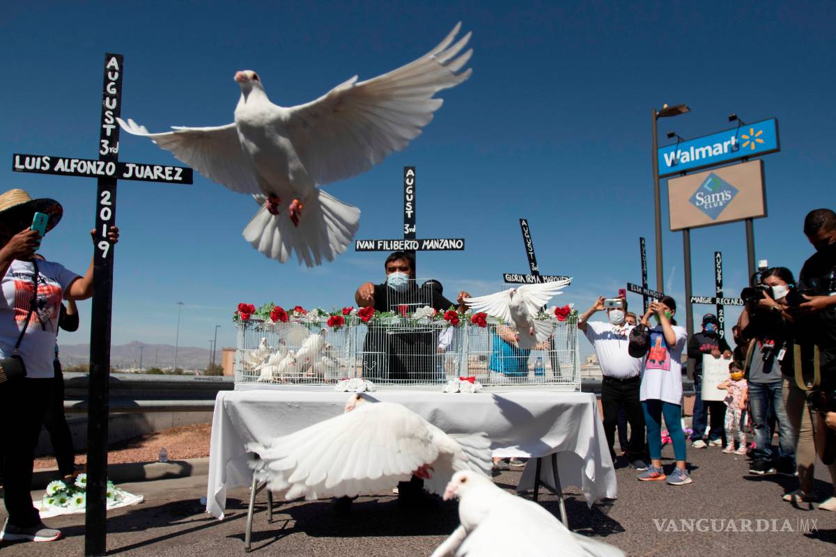 A un año, recuerdan a las 23 víctimas en El Paso, Texas