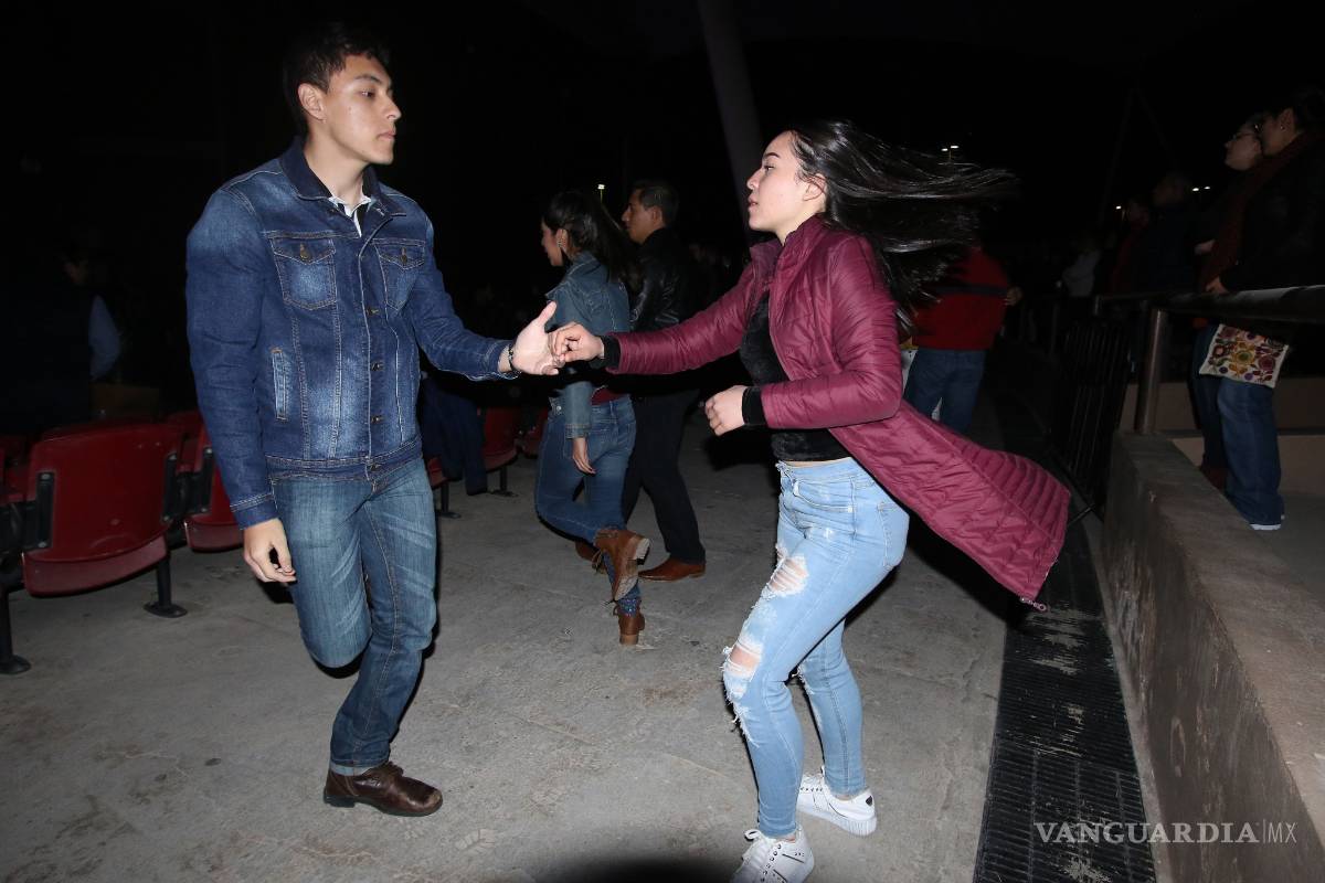 $!Los Ángeles Azules deleitan a saltillenses: ¡Los dejan bailando hasta el amanecer!