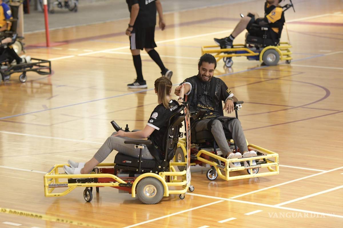 $!Mario asistió a Maricarmen para que anotara su primer gol en el deporte.