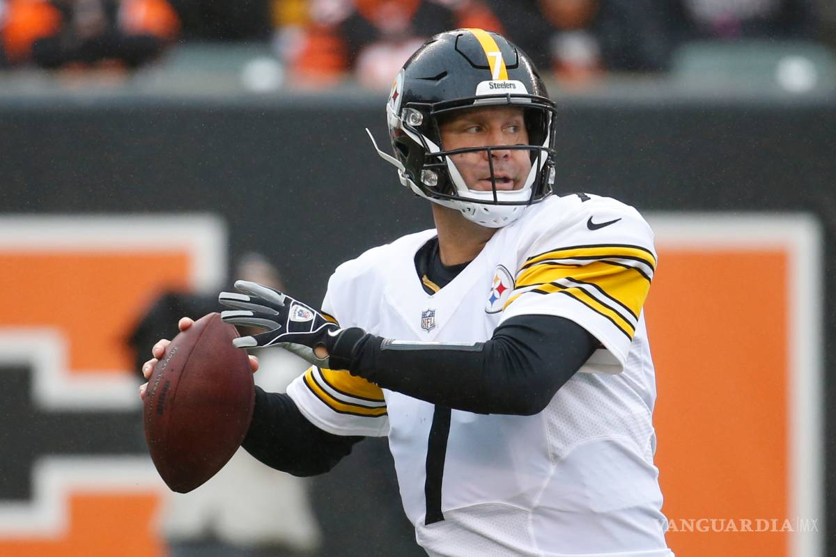 $!Antonio Brown corre hacia el camino de la victoria
