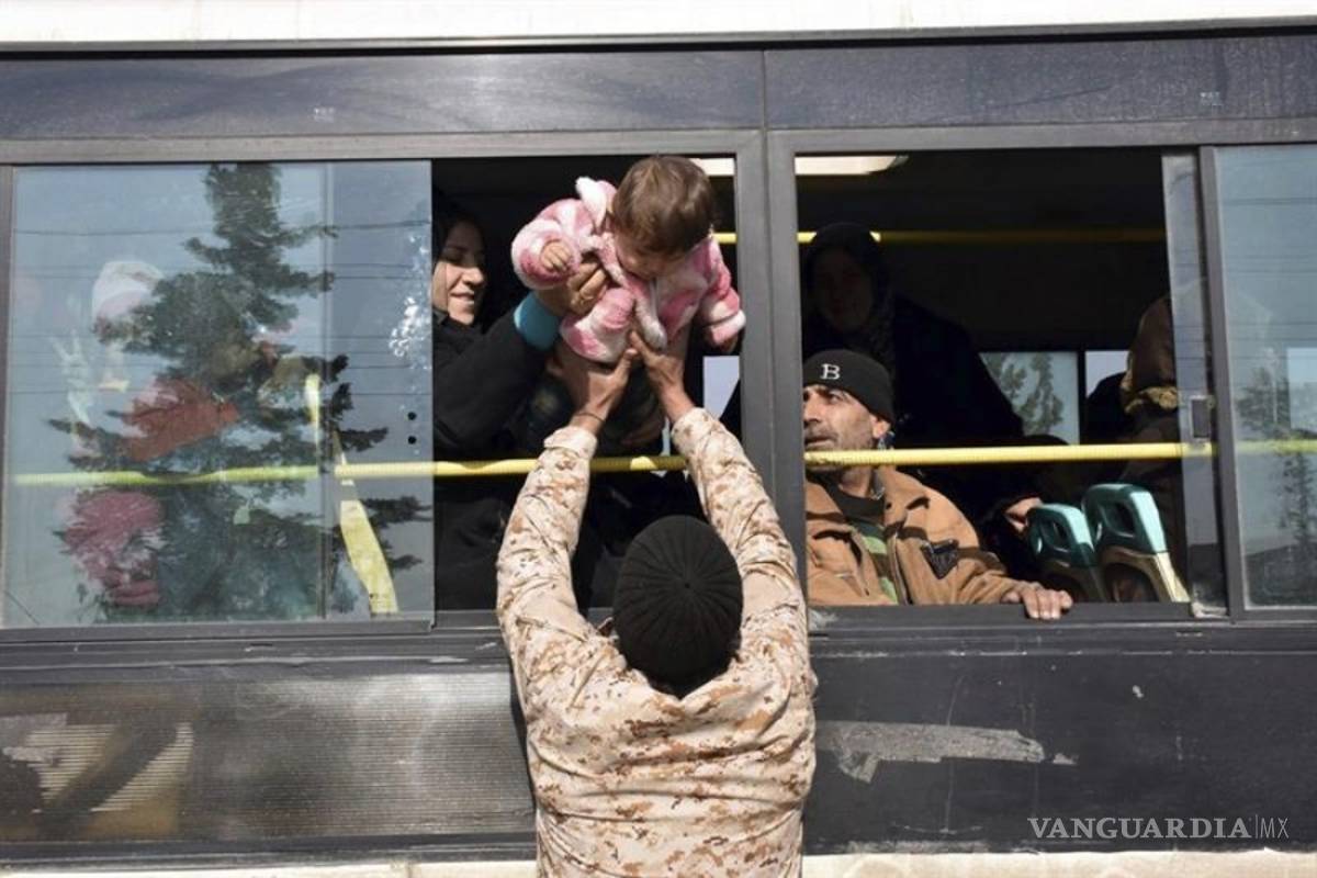 Miles son evacuados de Alepo