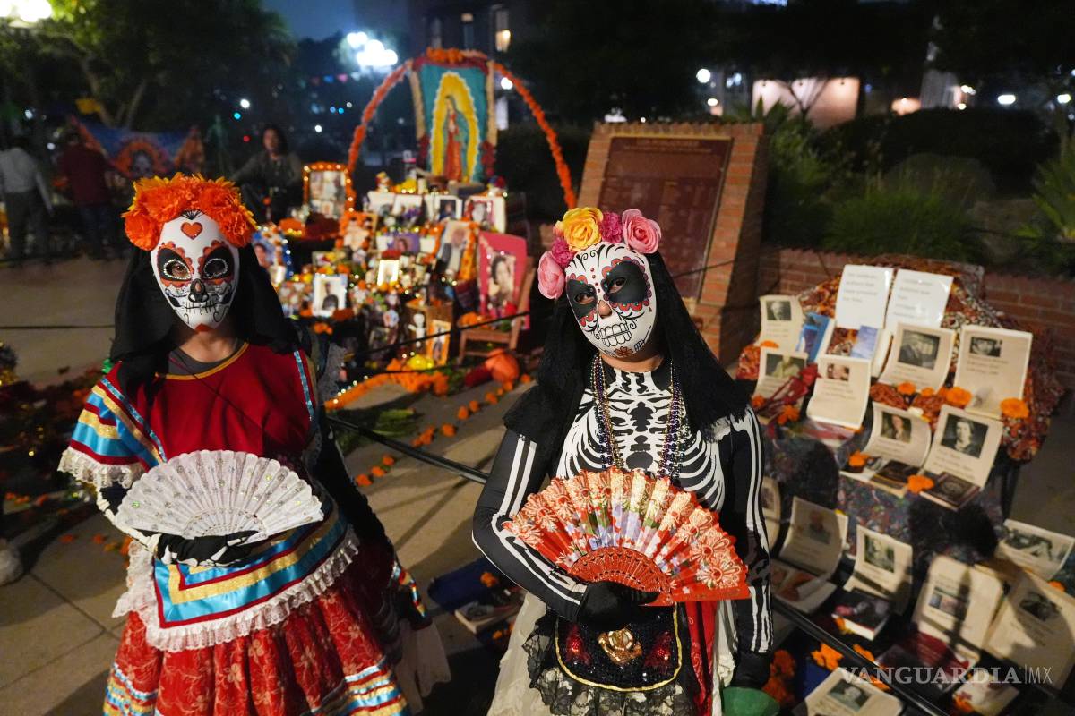 Mexicanos en EU equilibran tradición y modernidad en celebraciones del Día de Muertos