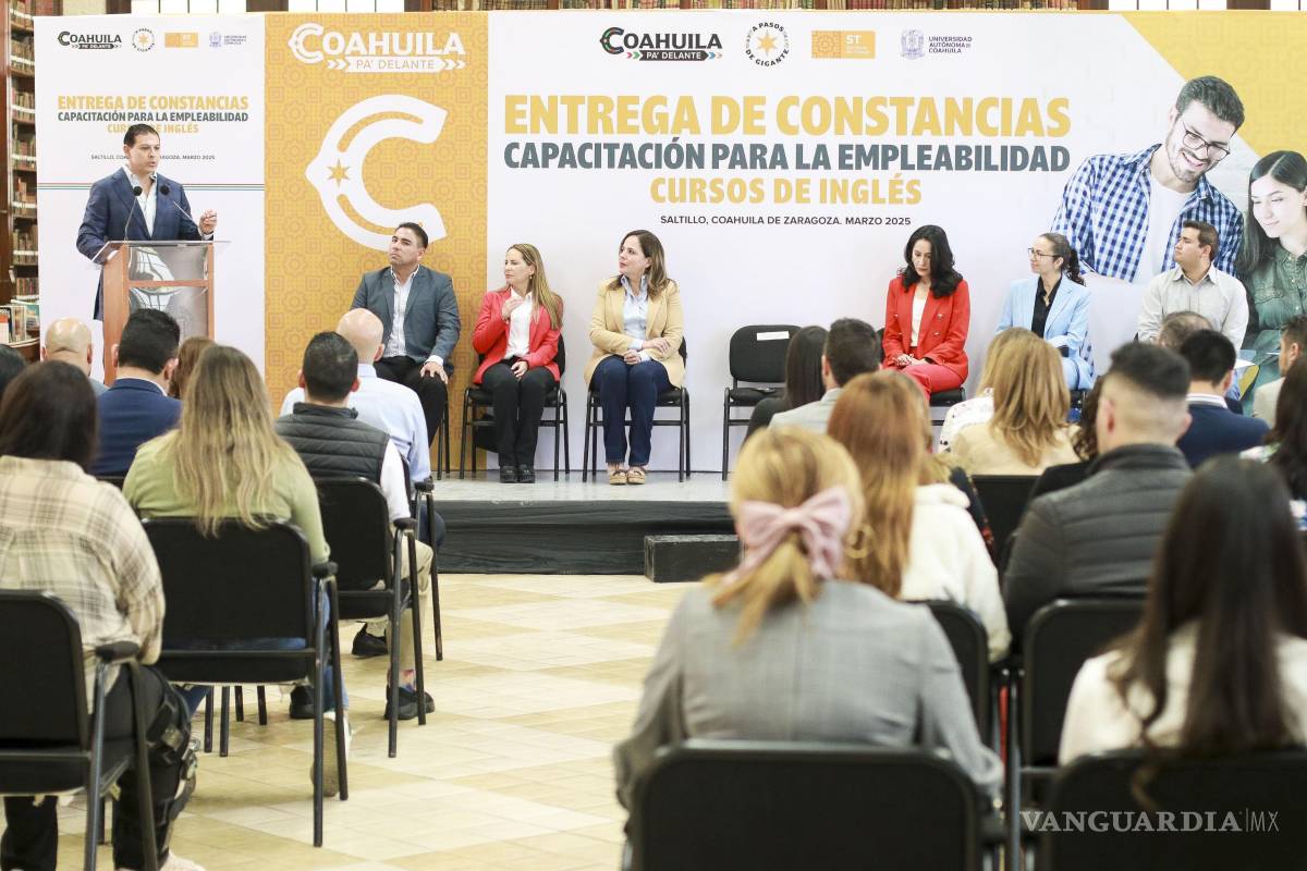 $!250 beneficiarios recibieron su constancia por haber concluido el curso de inglés.