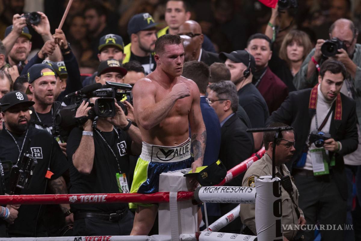 ‘Canelo’ Álvarez entierra a Kovalev y consigue su cuarto título