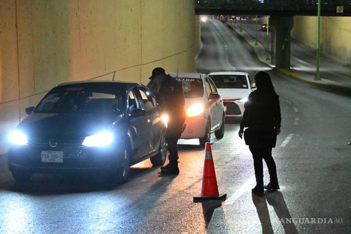 $!Elementos de Seguridad Pública realizan revisiones preventivas a conductores.