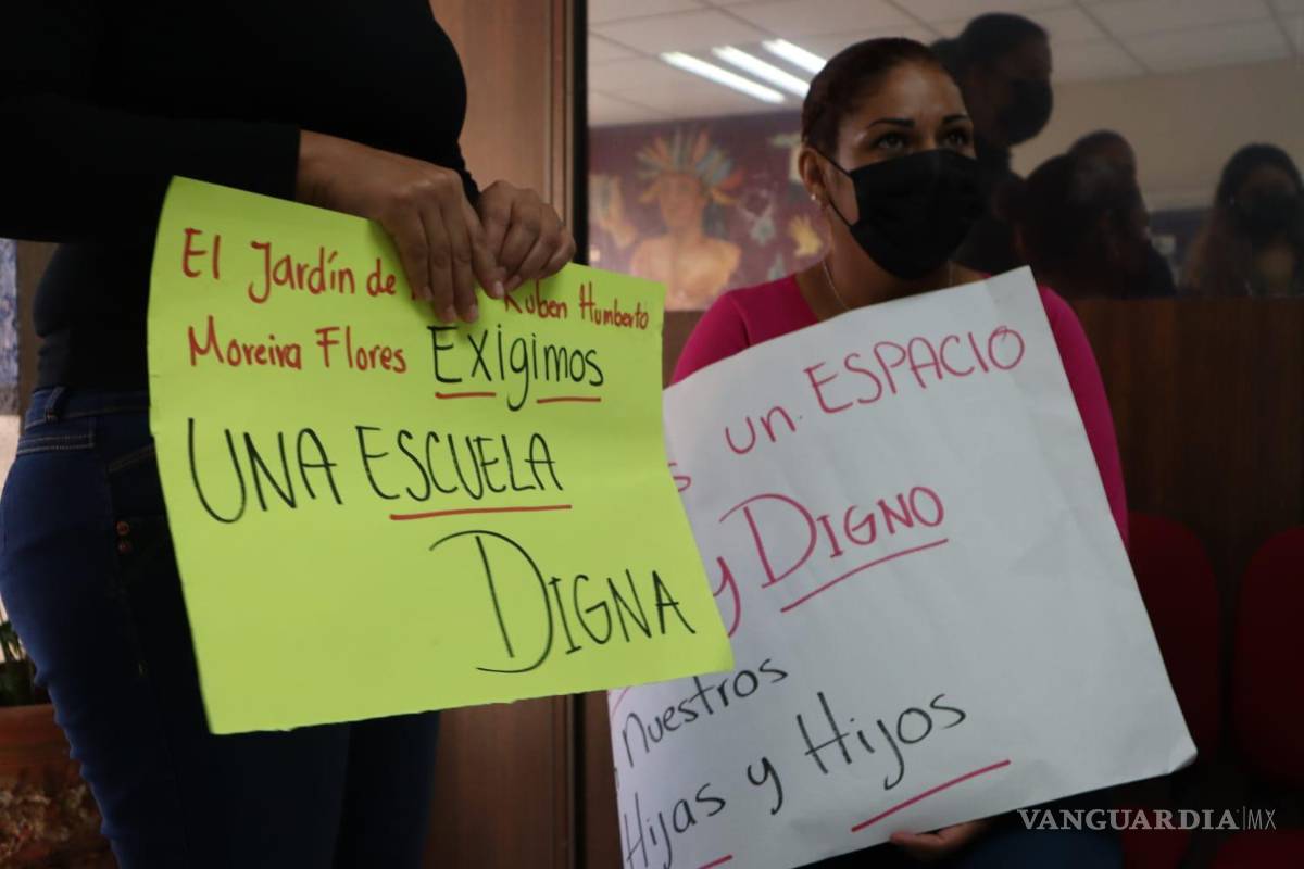 Protestan mamás en SEDU para solicitar rehabilitación de escuelas en Saltillo