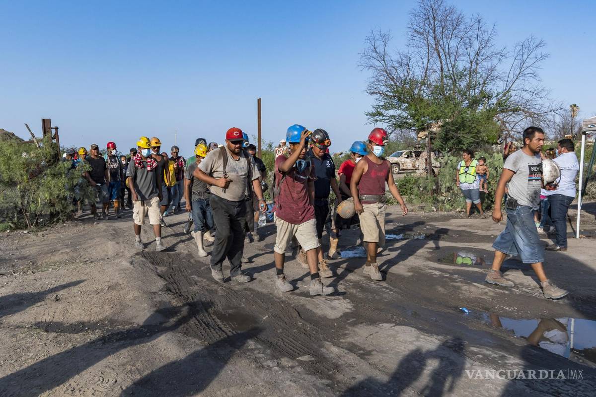 $!Teresita, esposa de Damián Ernesto Robles Arias de 25 años, intuyó el fatídico destino de su esposo cuando escuchó el nombre de un minero atrapado en la mina: se trataba de Leopoldo; recién Damián le había comentado que era su nuevo compañero.