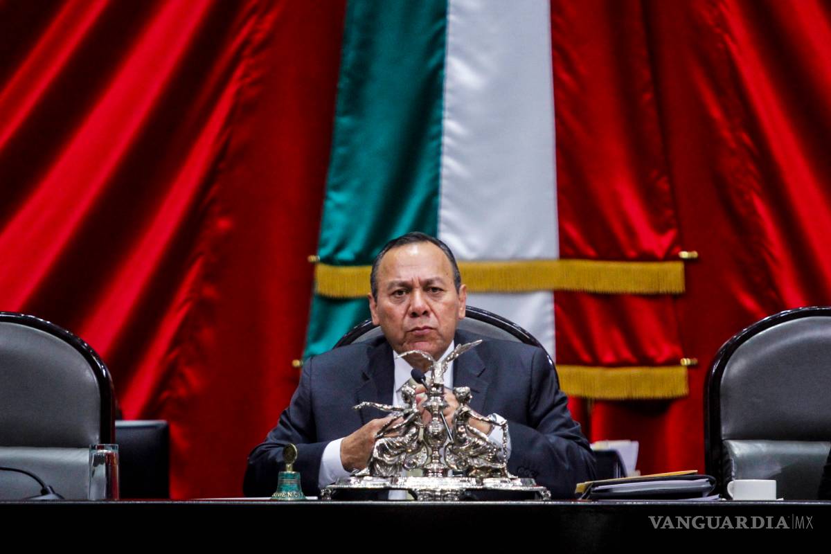 Zambrano defiende los 132 mdp que recibirán legisladores federales