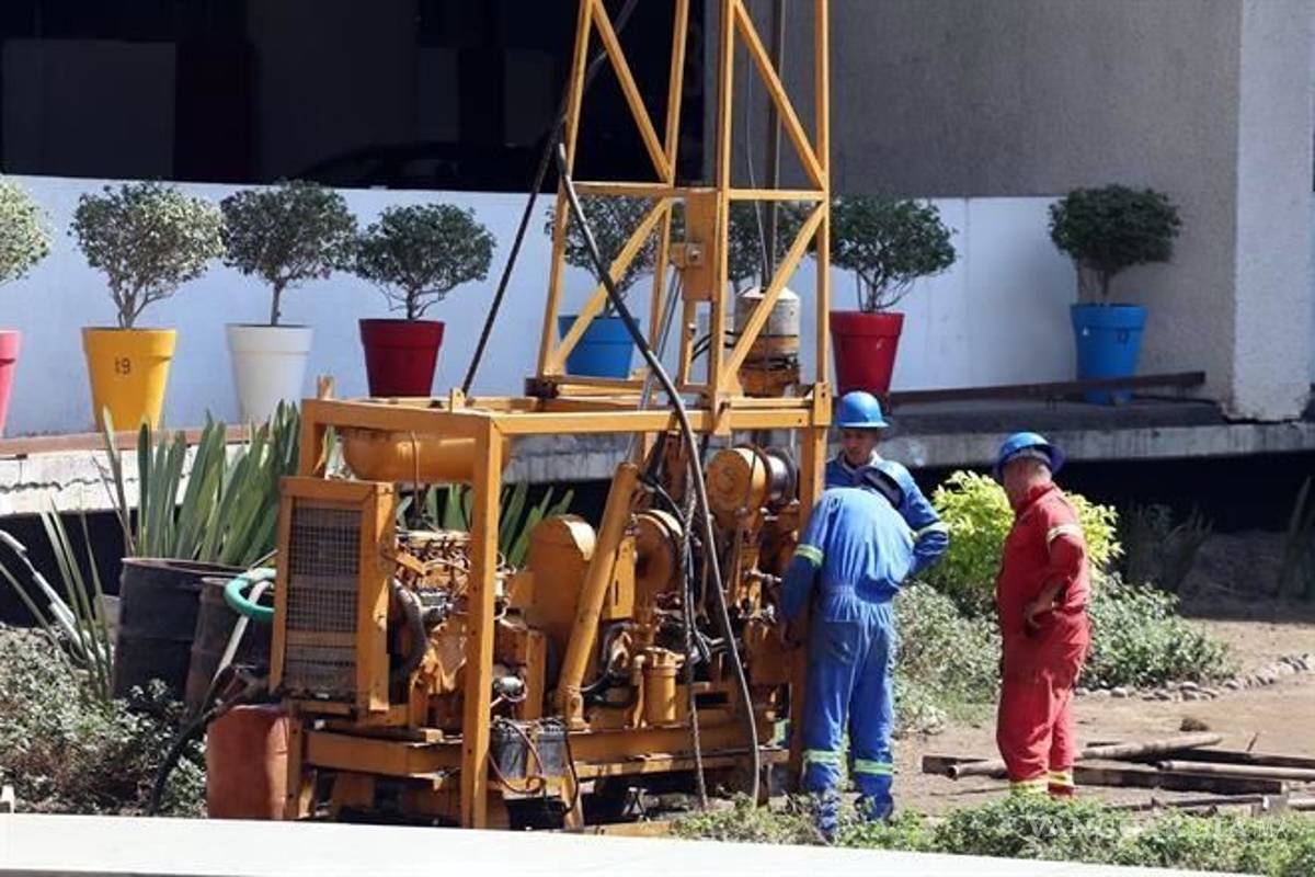 La Terminal 2 del Aeropuerto Internacional de la CDMX es un desastre fétido