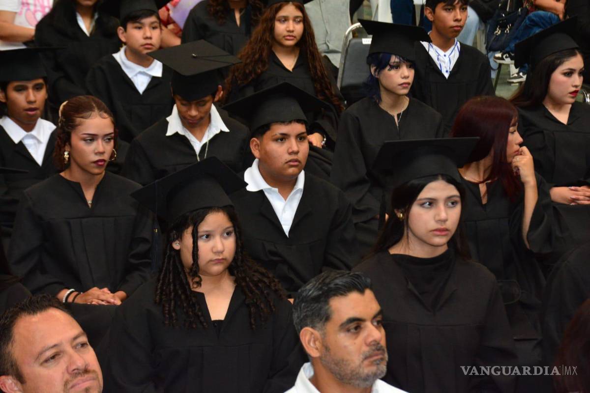 $!Un total de 71 jóvenes concluyeron sus estudios de primaria y secundaria mediante el programa del IEEA Coahuila.