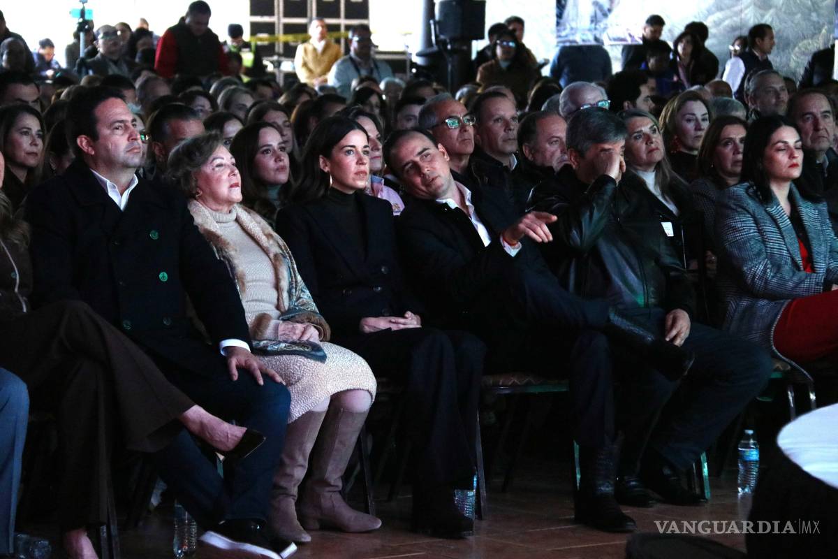 $!Autoridades estatales durante la presentación del informe del DIF Coahuila.