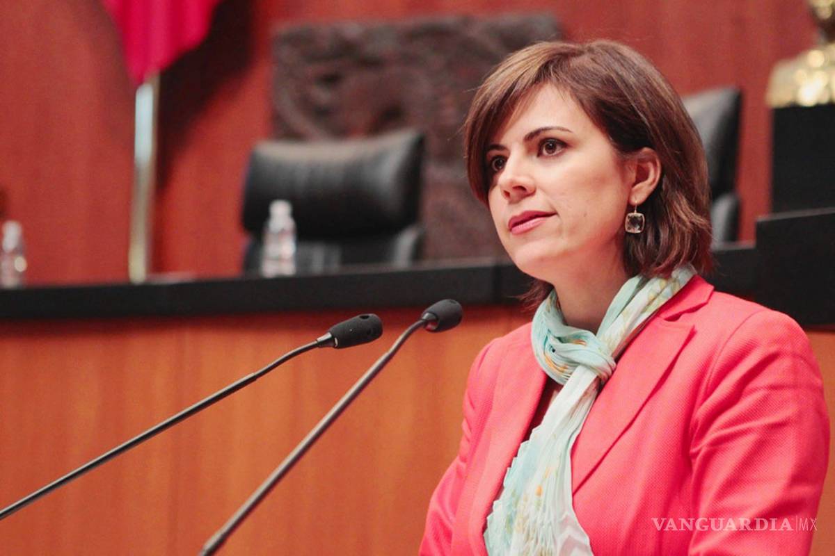 Guarda Hilda Flores silencio sobre su relación con líder de senadores