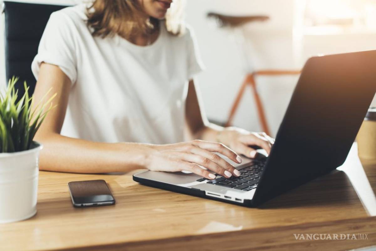 Mi novio se la pasa viendo películas para adultos