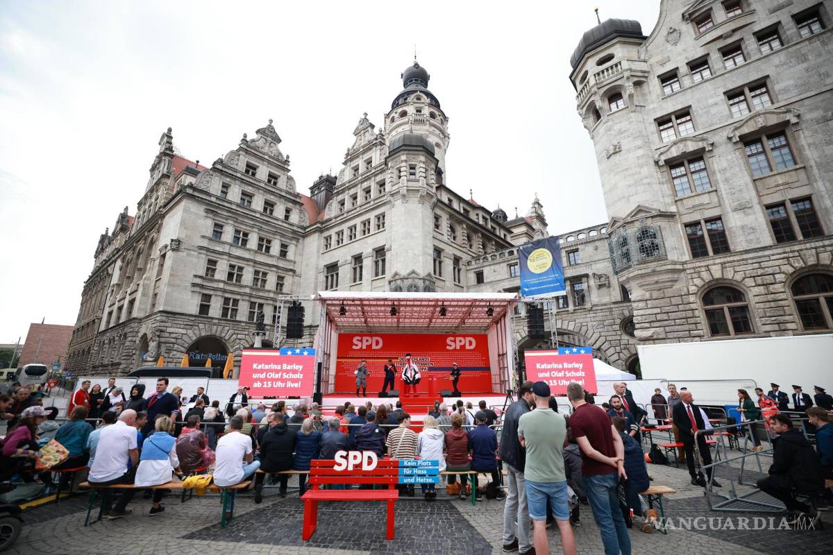 $!Un letrero que dice“No hay lugar para el odio y la difamación” en la campaña electoral del Partido Socialdemócrata para las elecciones europeas en Leipzig.