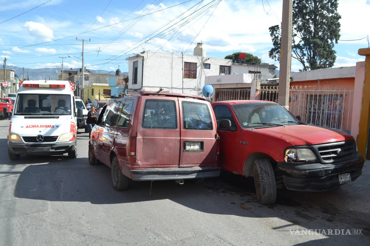 $!Abuelo se siente mal al volante, pierde control y choca