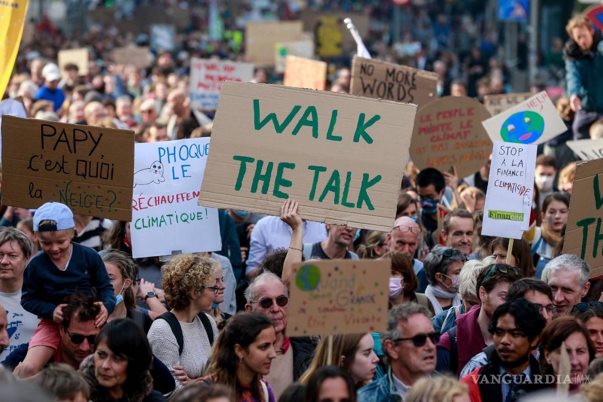 Miles marchan en Bruselas contra el cambio climático (imágenes)